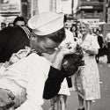 'Kiss in Times Square' photo brings 33% increase on top estimate