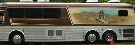 Willie Nelson's tour bus goes for $80,000 on Craigslist