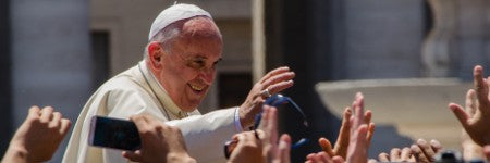 Pope's iPad makes $30,500 in charity auction